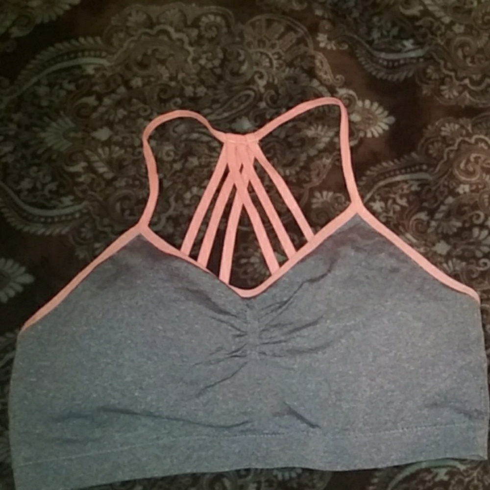 NWOT Padded sports bra w/ criss cross back